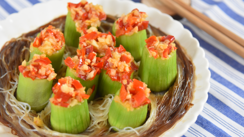 蒜蓉粉丝蒸丝瓜好看又好吃，秘密就在这酱料 