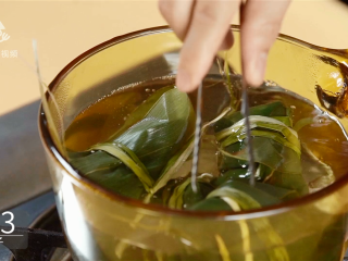 甜粽子和咸粽子都过时了！鲜果粽子才是王道 