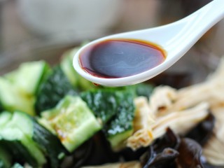 黄瓜腐竹拌木耳 