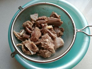 寒冬暖食~胡萝卜羊肉砂锅煲 