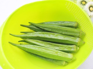 营养丰富的秋葵炒鸡蛋 