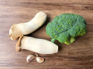 杏鲍菇炒西兰花 