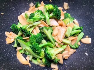 杏鲍菇炒西兰花 