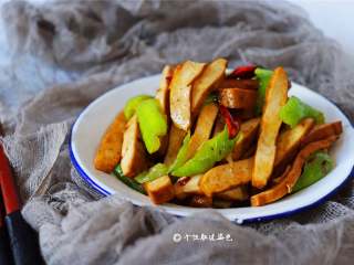 青椒炒豆干 