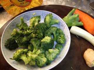 年味――宴客小炒西兰花炒虾仁 